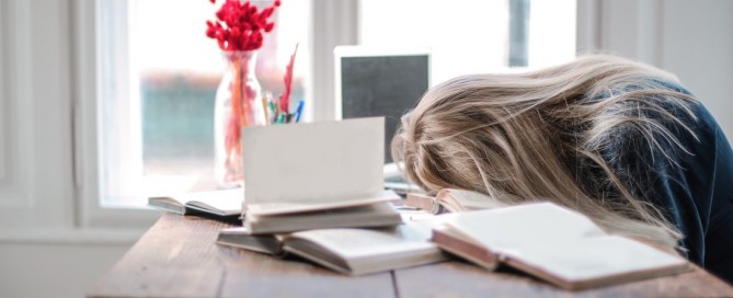 What to Do If You’re Having a Hard Time Staying Awake