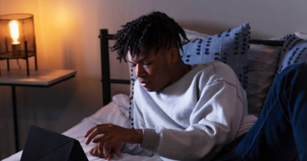 How Screen Time Disrupts Sleep Patterns